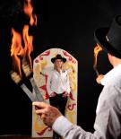 Messerwerfer Circus & artistische Westernshow Martini Messerwerfer Circus & artistische Westernshow Martini